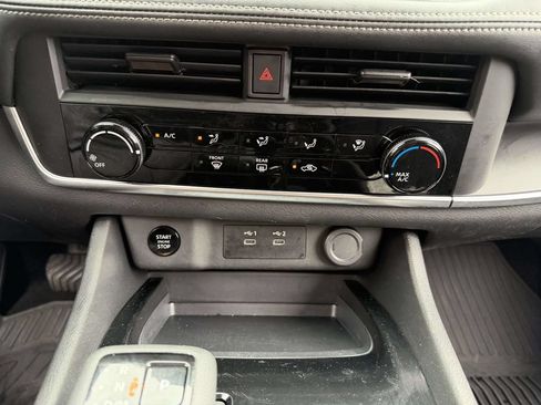 Used 2024 Nissan Rogue S AWD/4WD image 29