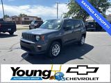Used 2023 Jeep Renegade Latitude image 3