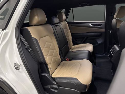 Used 2025 Volkswagen Atlas Cross Sport SE FWD image 28