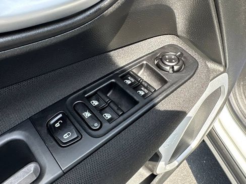 Used 2021 Jeep Renegade Latitude w/ Convenience Group AWD/4WD image 19