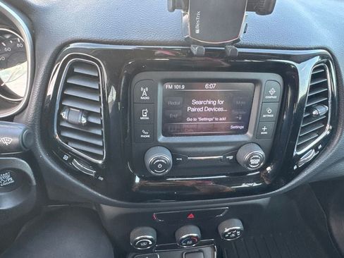 Used 2018 Jeep Compass Latitude FWD image 20