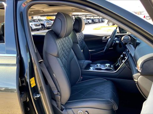 Used 2025 Genesis GV80 3.5T Prestige image 9
