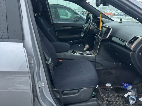 Used 2016 Jeep Grand Cherokee Laredo 75th Anniversary image 12