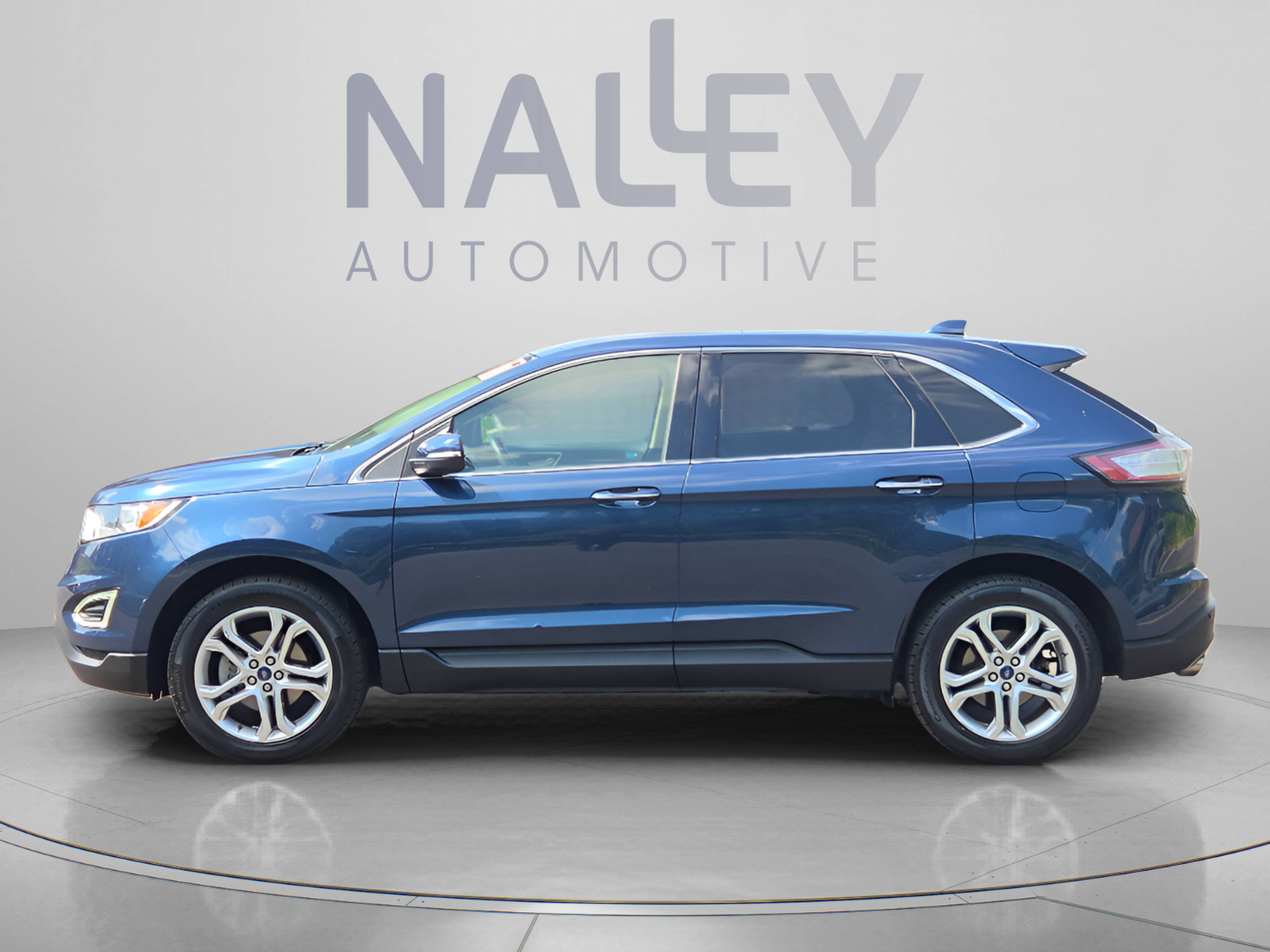 Used 2017 Ford Edge Titanium w/ Equipment Group 301A FWD image 2