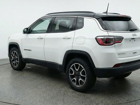 Used 2025 Jeep Compass Trailhawk AWD/4WD image 6