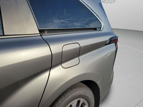 Used 2026 Toyota Sienna XLE FWD image 28
