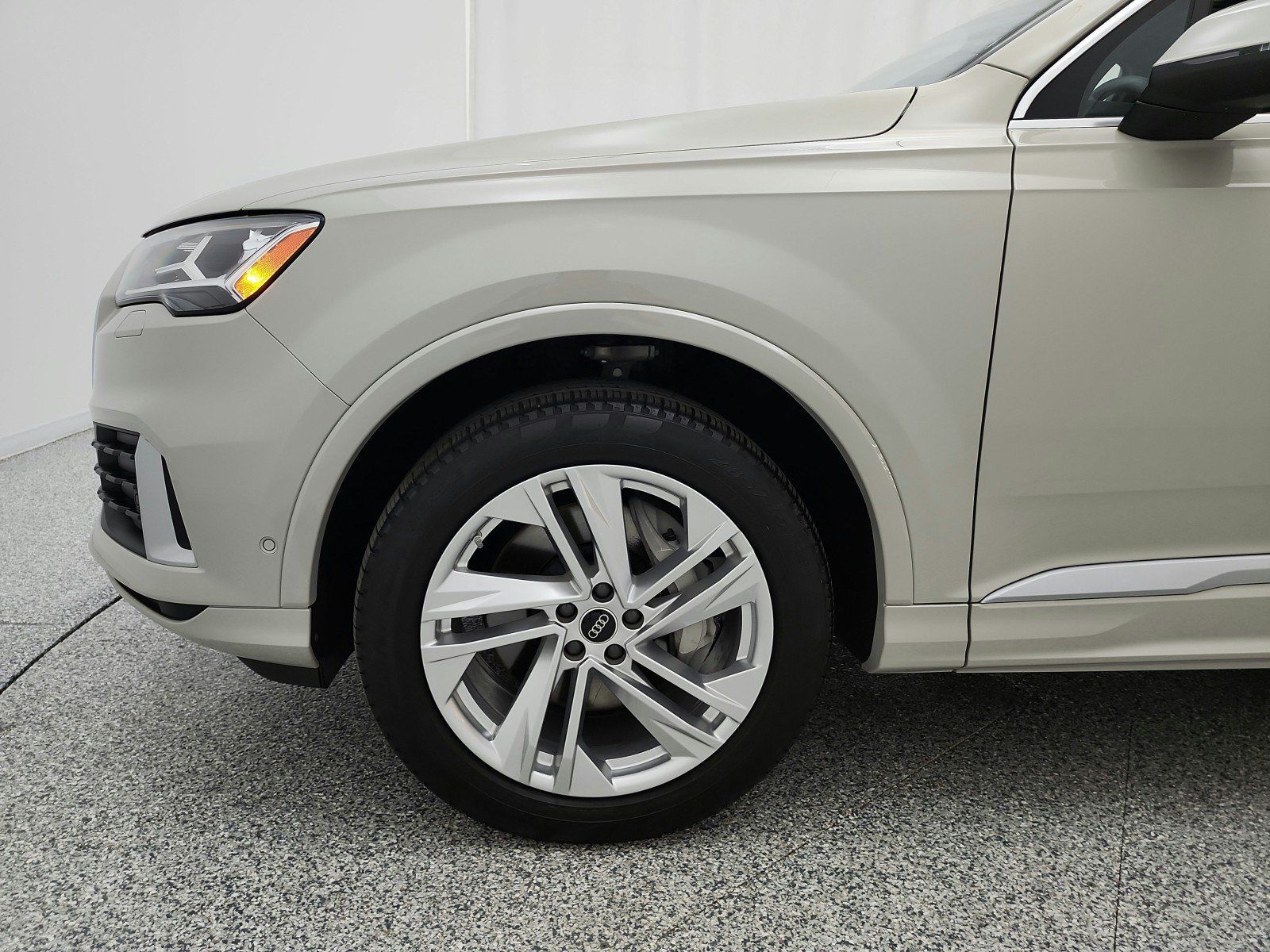 Used 2023 Audi Q7 2.0T Premium w/ Convenience Package AWD/4WD image 17