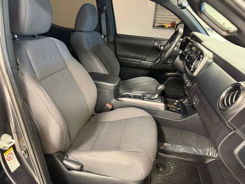 Used 2019 Toyota Tacoma TRD Off-Road image 23