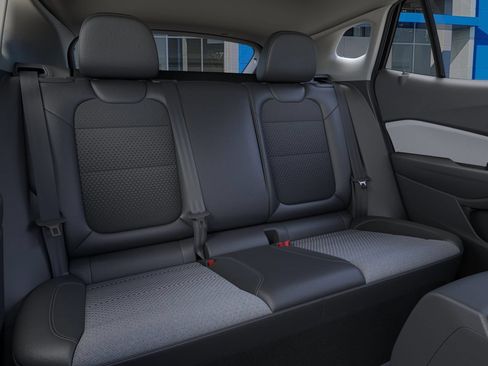 New 2025 Chevrolet Trax LT w/ Sunroof Package FWD image 17