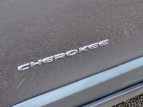 Used 2020 Jeep Cherokee Trailhawk w/ Cold Weather Group AWD/4WD image 13
