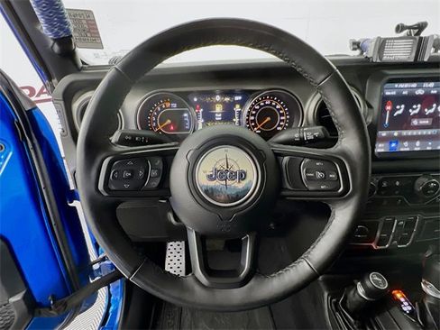 Used 2021 Jeep Gladiator Willys image 12