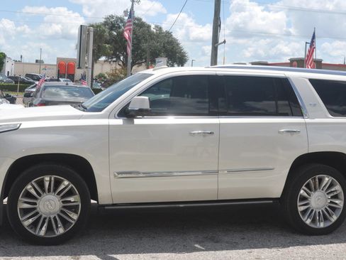 Used 2015 Cadillac Escalade Platinum RWD image 16