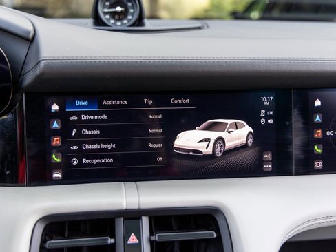 Certified 2022 Porsche Taycan 4 Cross Turismo image 33