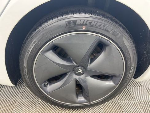Used 2020 Tesla Model 3 Standard Range Plus image 10