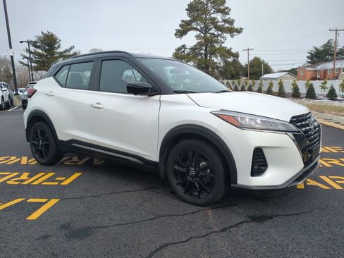 Used 2023 Nissan Kicks SR image 2