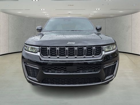 New 2026 Jeep Grand Cherokee Limited RWD image 2