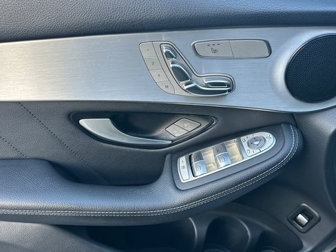Used 2019 Mercedes-Benz GLC 300 4MATIC image 11