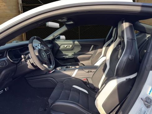 Used 2021 Ford Mustang Shelby GT500 w/ Technology Package image 3
