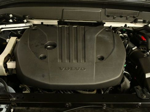 Used 2022 Volvo XC60 B5 Momentum w/ Protection Package Premier image 70