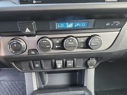 Used 2022 Toyota Tacoma SR5 AWD/4WD image 22