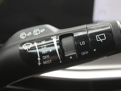 Certified 2025 Kia Sorento S FWD image 31