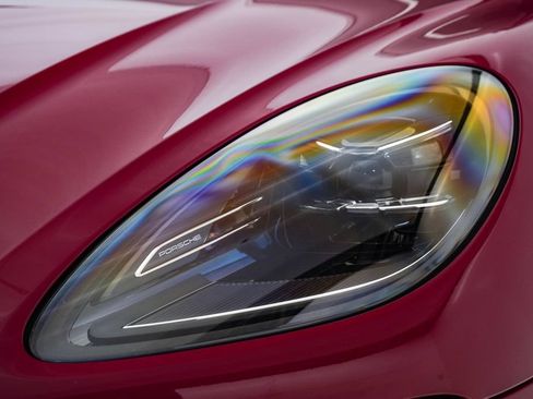 Certified 2026 Porsche Macan AWD/4WD image 7