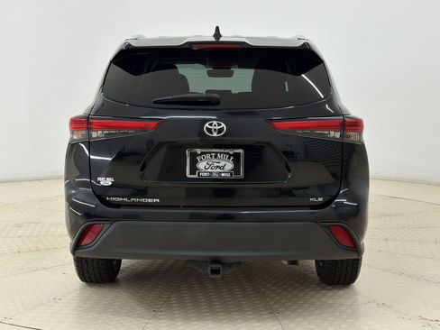 Used 2022 Toyota Highlander XLE FWD image 10