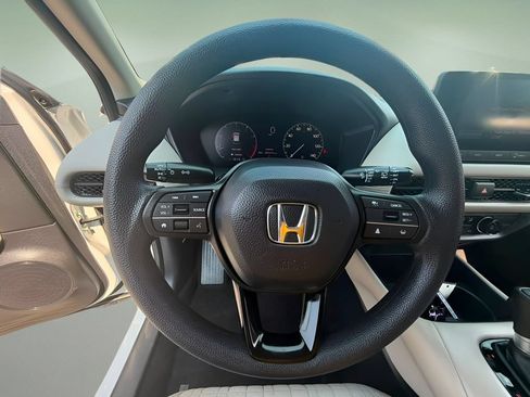 Used 2025 Honda HR-V LX image 16