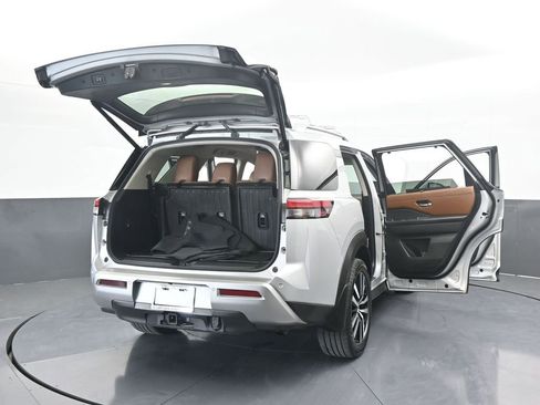 Used 2023 Nissan Pathfinder Platinum image 94