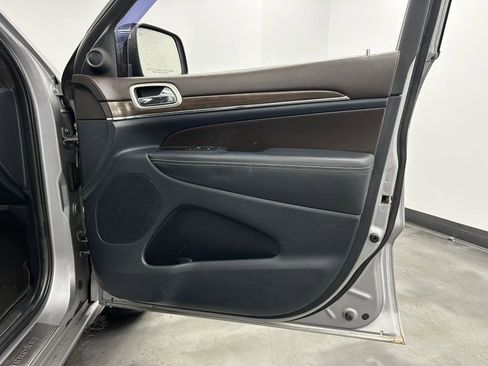 Used 2014 Jeep Grand Cherokee Overland image 28
