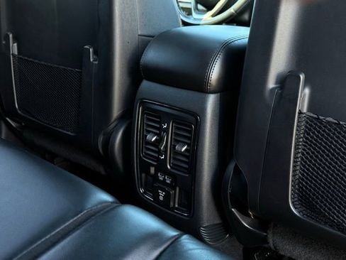 Used 2019 Jeep Grand Cherokee Limited image 19