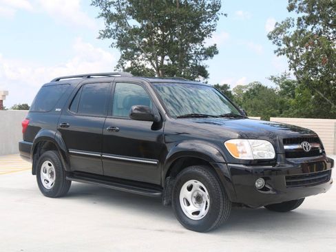 Used 2006 Toyota Sequoia SR5 RWD image 1