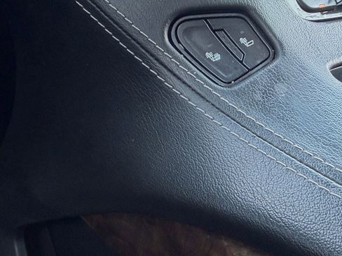 Used 2019 Chevrolet Suburban LT image 25