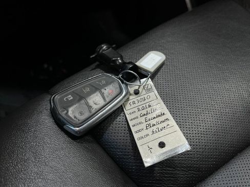 Used 2016 Cadillac Escalade Premium image 39