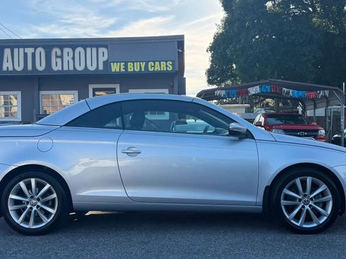 Used 2015 Volkswagen Eos Komfort FWD image 3