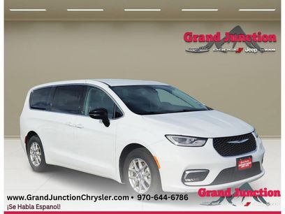 Used 2024 Chrysler Pacifica Touring-L