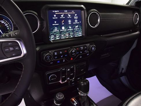 Used 2023 Jeep Wrangler Unlimited Sahara w/ Cold Weather Group AWD/4WD image 21