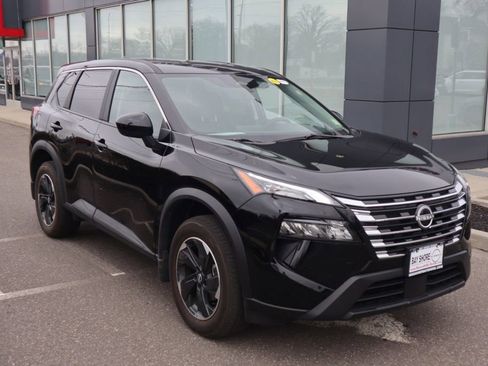 Certified 2025 Nissan Rogue SV AWD/4WD image 3