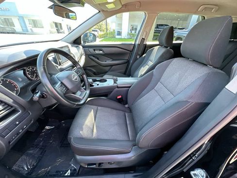 Used 2025 Nissan Rogue SV FWD image 19