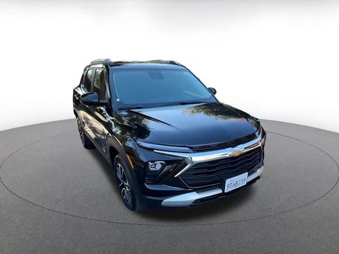 Used 2025 Chevrolet TrailBlazer LT image 3