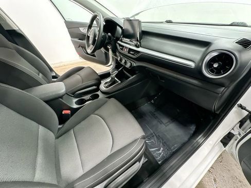 Used 2022 Kia Forte LXS FWD image 19