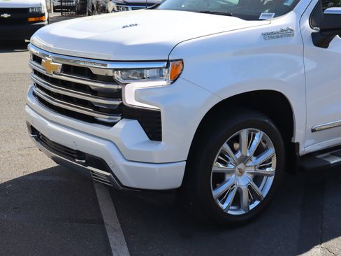 Used 2024 Chevrolet Silverado 1500 High Country w/ High Country Premium Package AWD/4WD image 6