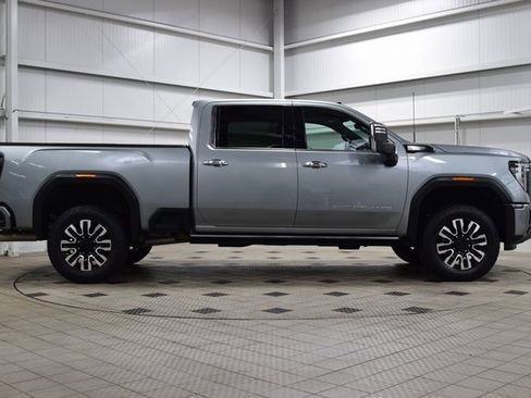 Used 2024 GMC Sierra 3500 Denali Ultimate image 9