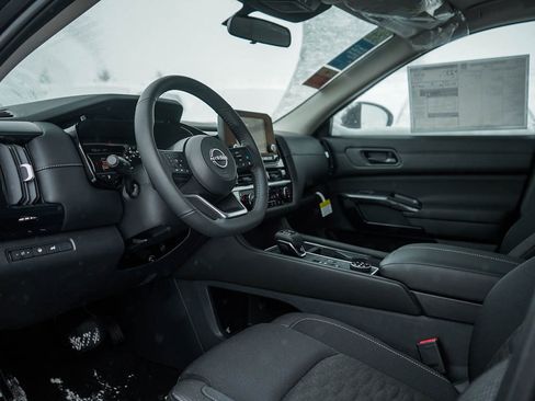 New 2025 Nissan Pathfinder SV image 19