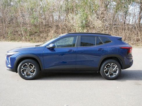 Used 2024 Chevrolet Trax LT w/ Driver Confidence Package image 4