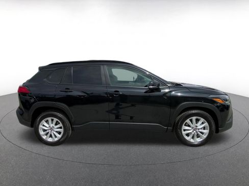 Used 2025 Toyota Corolla Cross LE image 16
