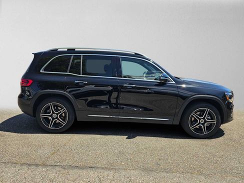 Used 2026 Mercedes-Benz GLB 250 4MATIC image 2