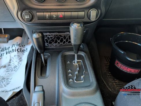Used 2017 Jeep Wrangler Sport AWD/4WD image 14