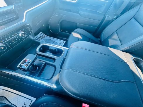 Used 2025 GMC Sierra 1500 SLT w/ SLT Premium Plus Package image 34