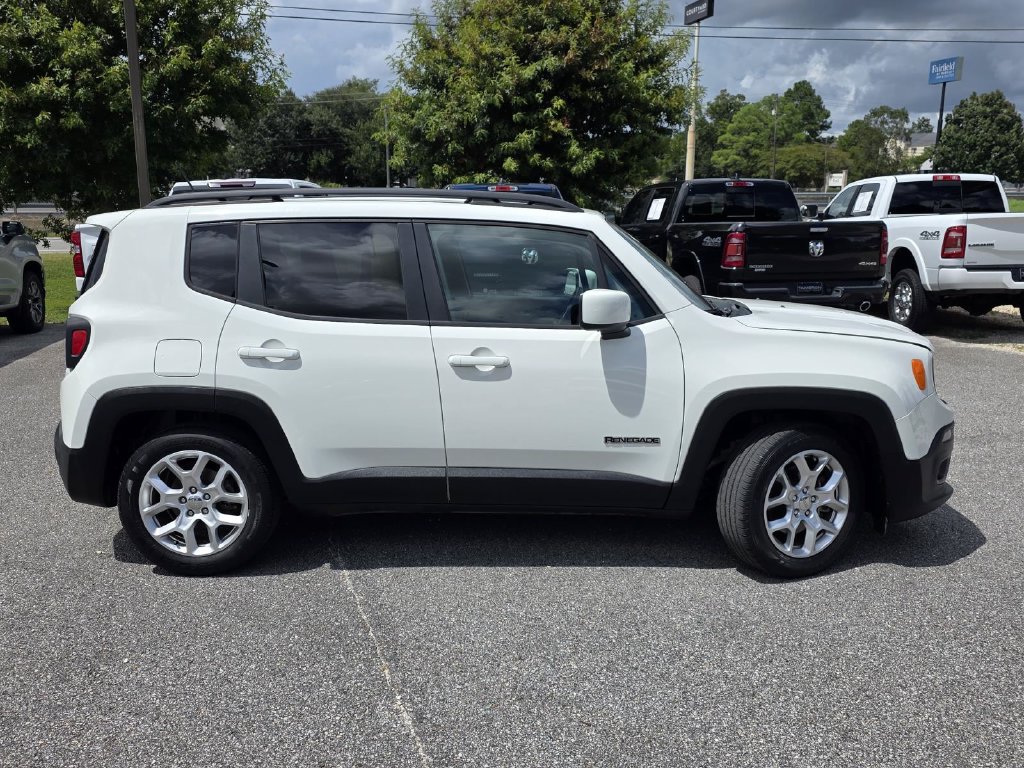 Used 2017 Jeep Renegade Latitude FWD image 28